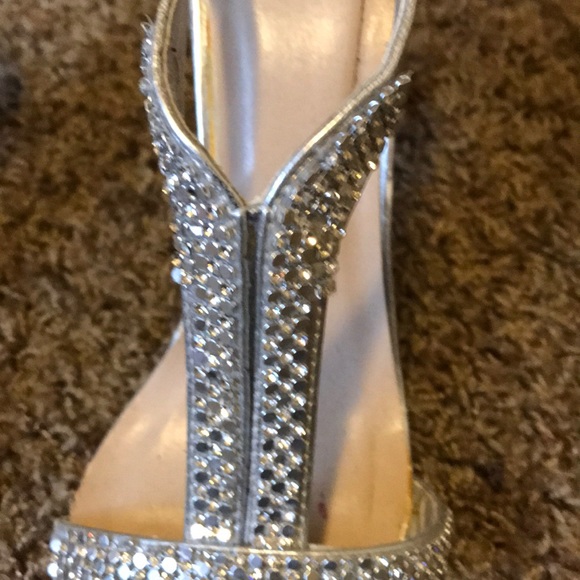 Shoes/ heels - Picture 2 of 4